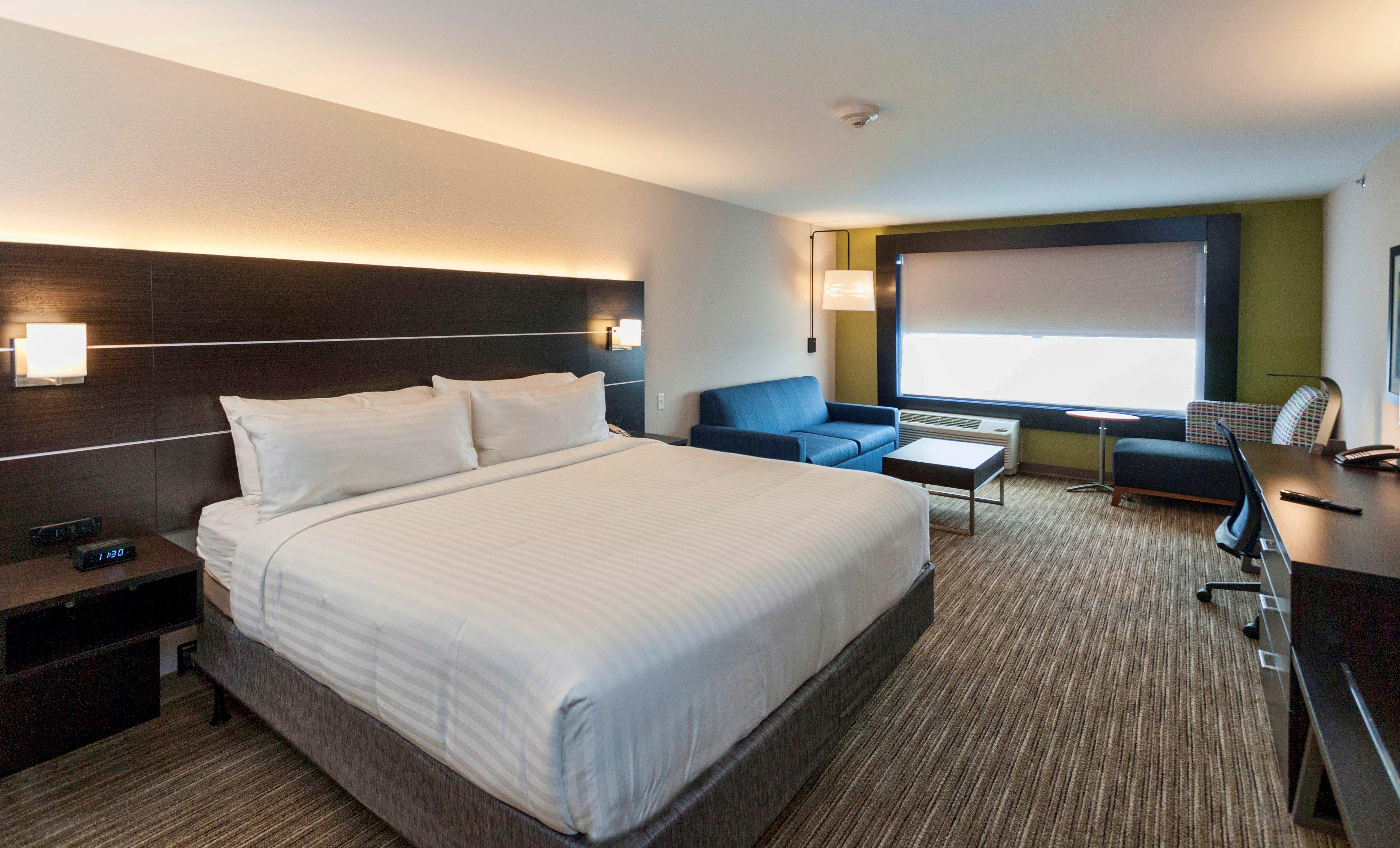 Holiday Inn Express & Suites - Dodge City By Ihg Exterior photo
