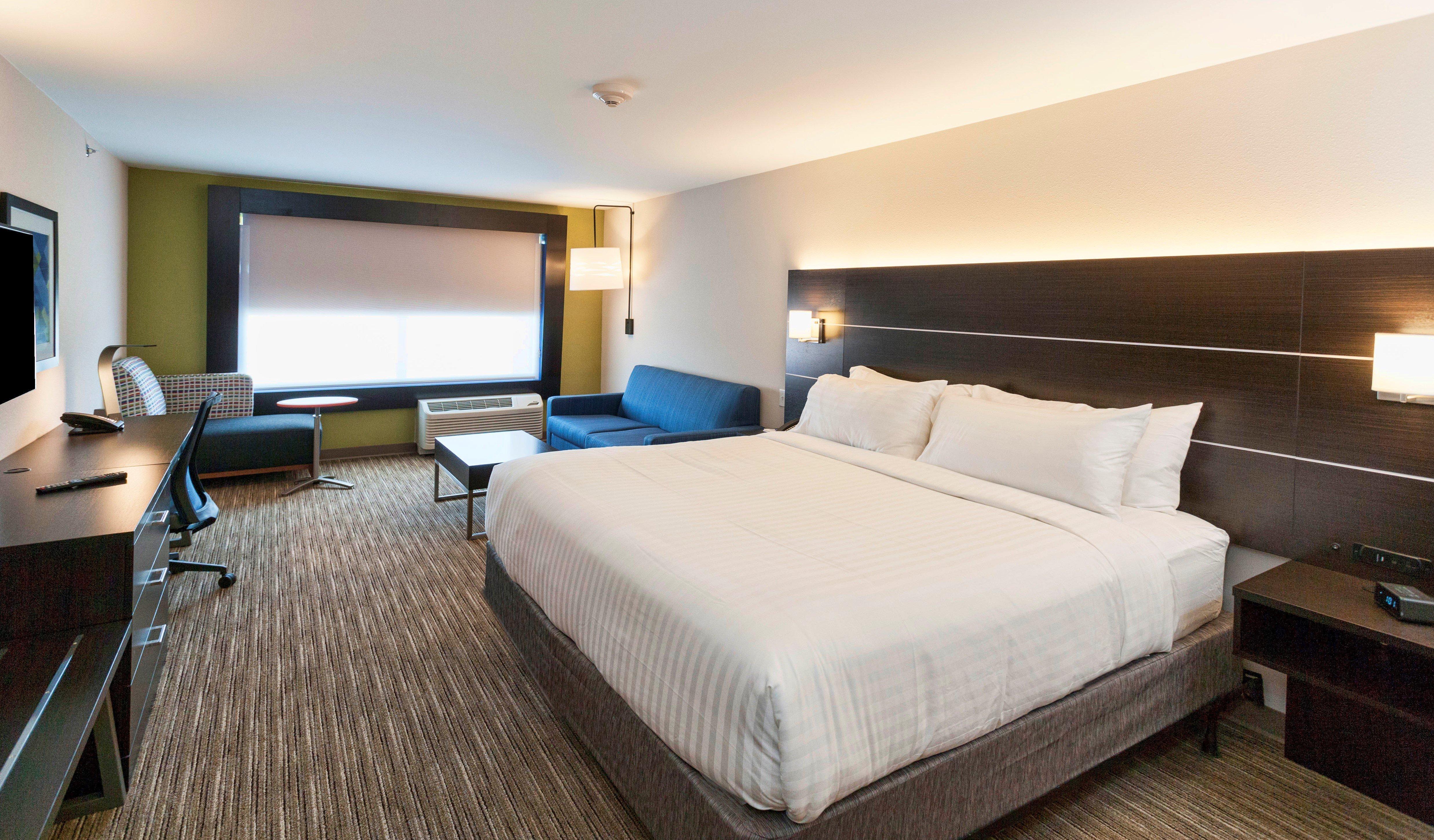 Holiday Inn Express & Suites - Dodge City By Ihg Exterior photo