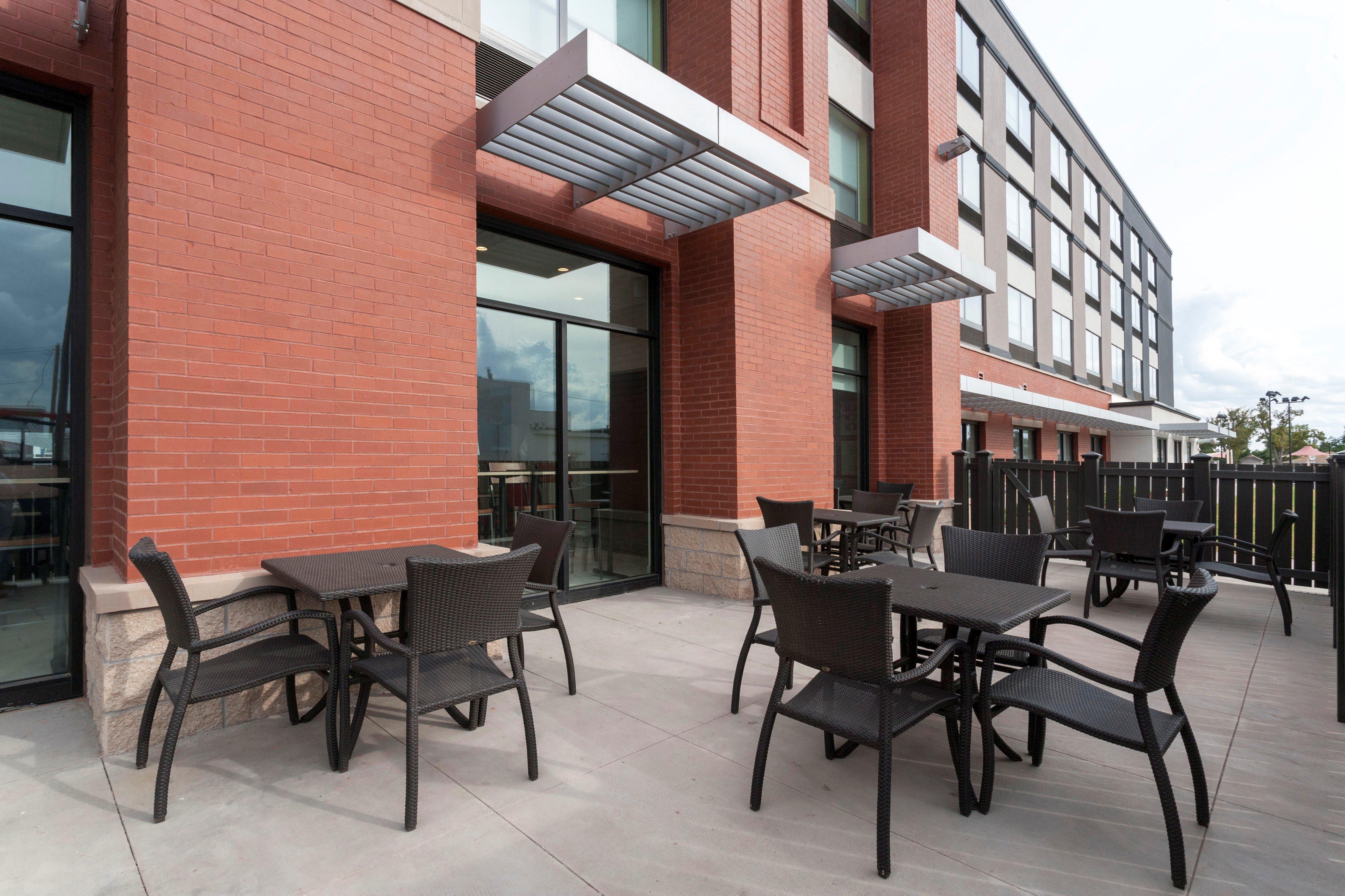 Holiday Inn Express & Suites - Dodge City By Ihg Exterior photo