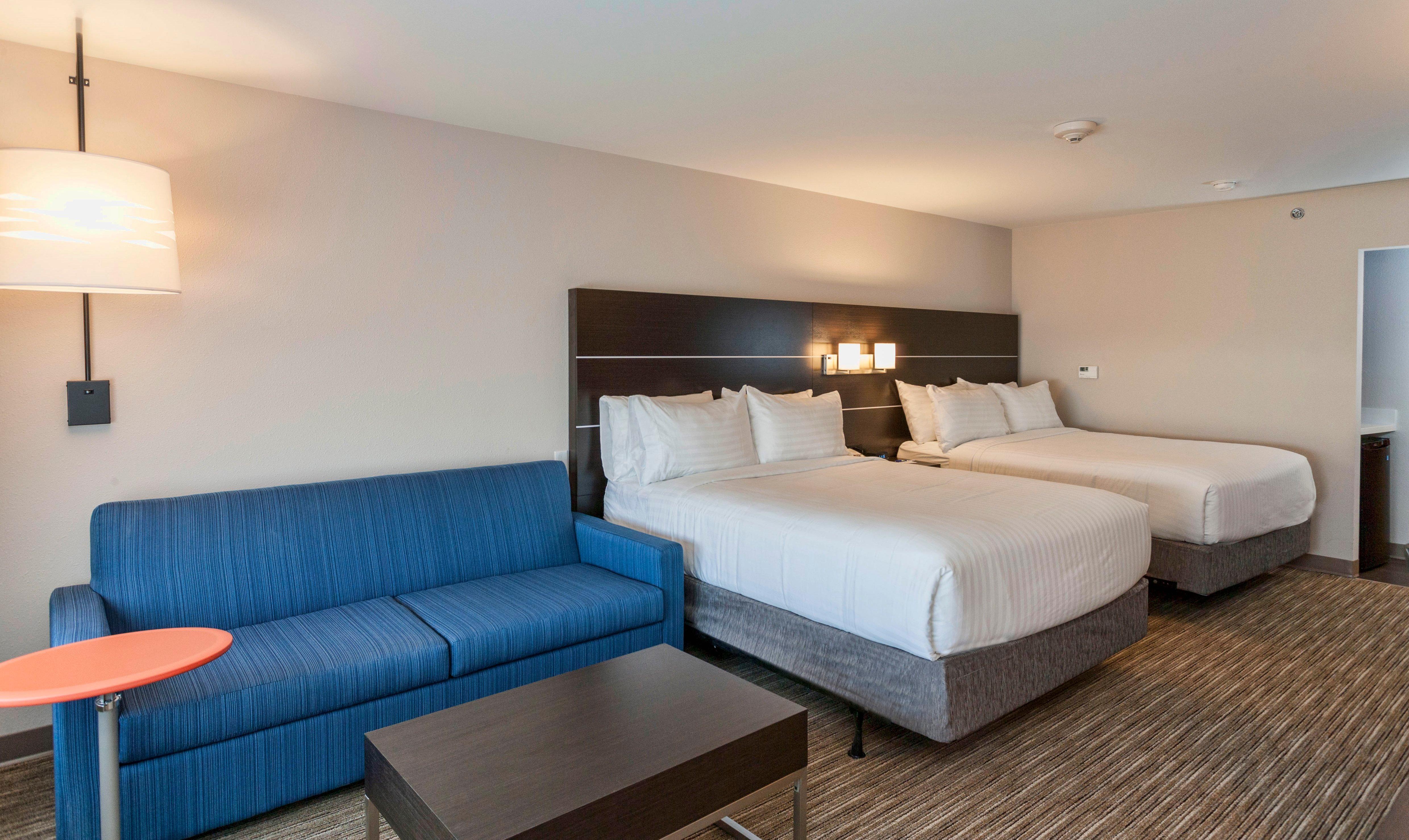 Holiday Inn Express & Suites - Dodge City By Ihg Exterior photo
