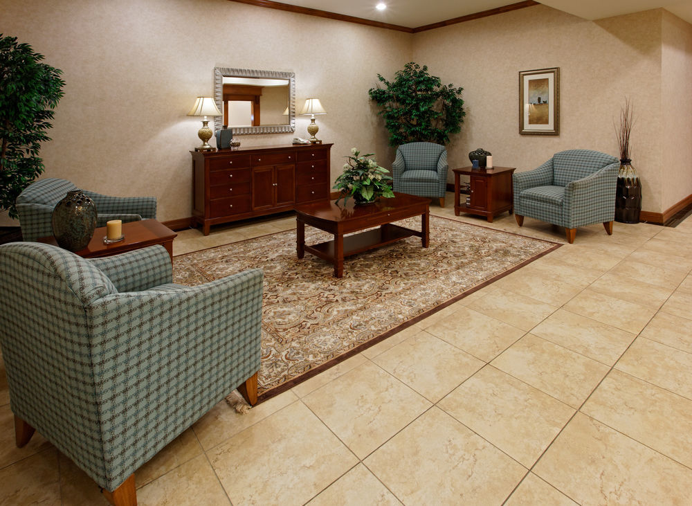 Holiday Inn Express & Suites - Dodge City By Ihg Exterior photo
